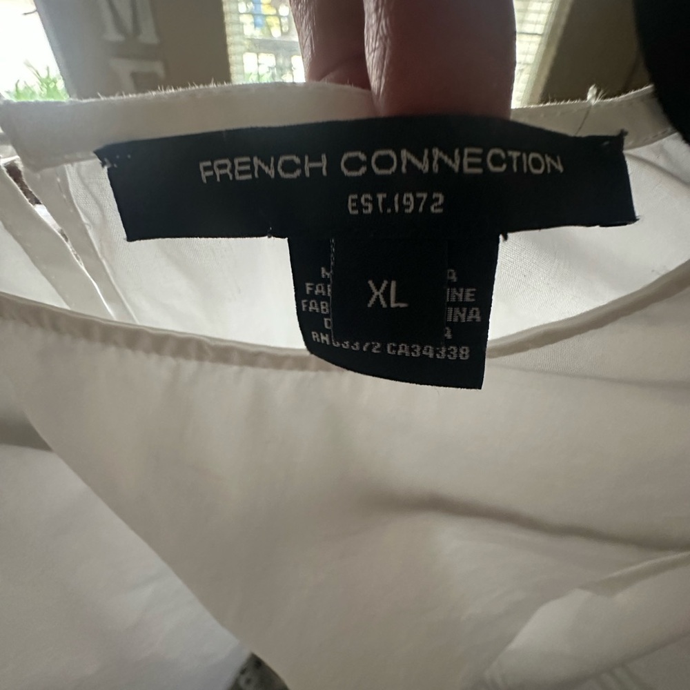 French Connection White Blouse with Scalloped Edges NWOT only washed never worn - Picture 9 of 9